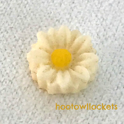 CH1623 Retired and very rare, White Resin Daisy Charm